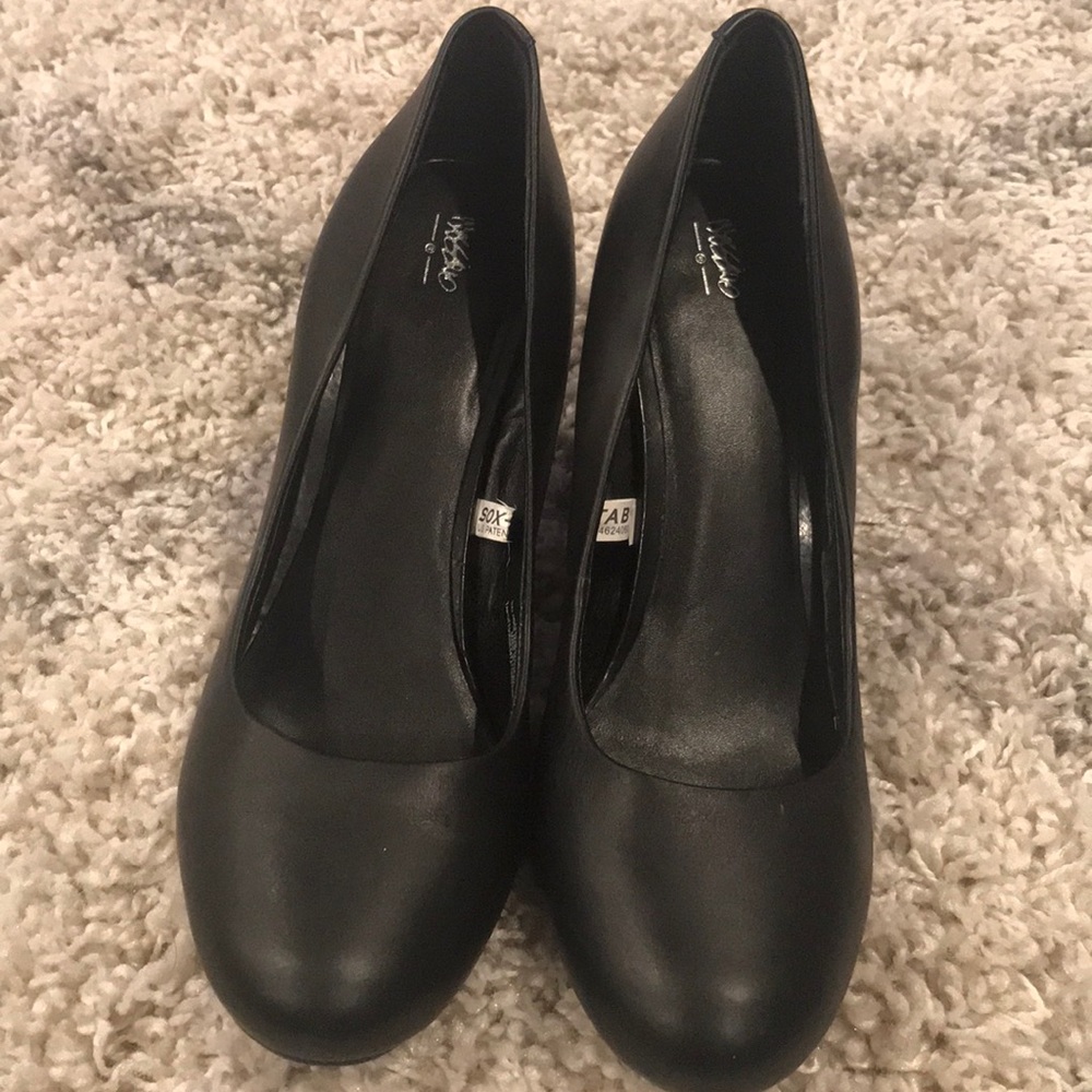 Black Mossimo Pumps!
